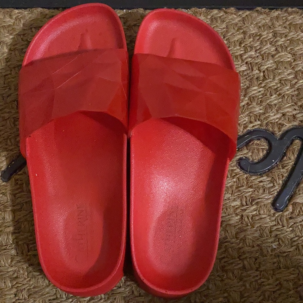 Red slides - Picture 2 of 4